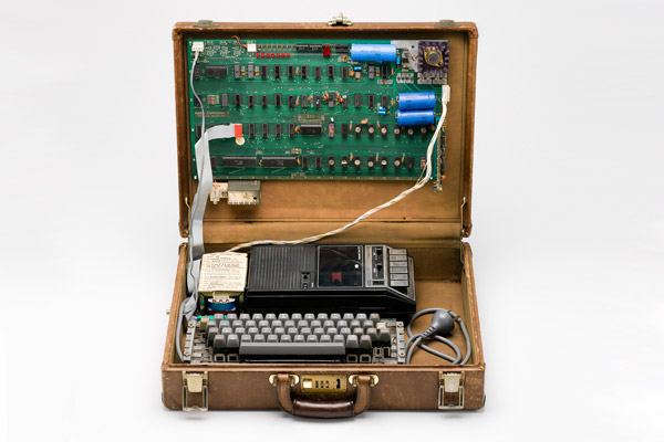 Apple-I-personal-computer.-Designed-by-Steve-Wozniak,-made-by-Apple-Computer,-USA,-1976.-Photo--Powerhouse-Museum-