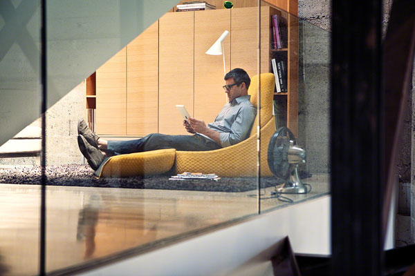 STEELCASE FINDS SOLUTION TO LACK OF PRIVACY IN THE WORKPLACCE