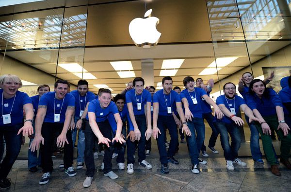 Apple-jobs-employee-store