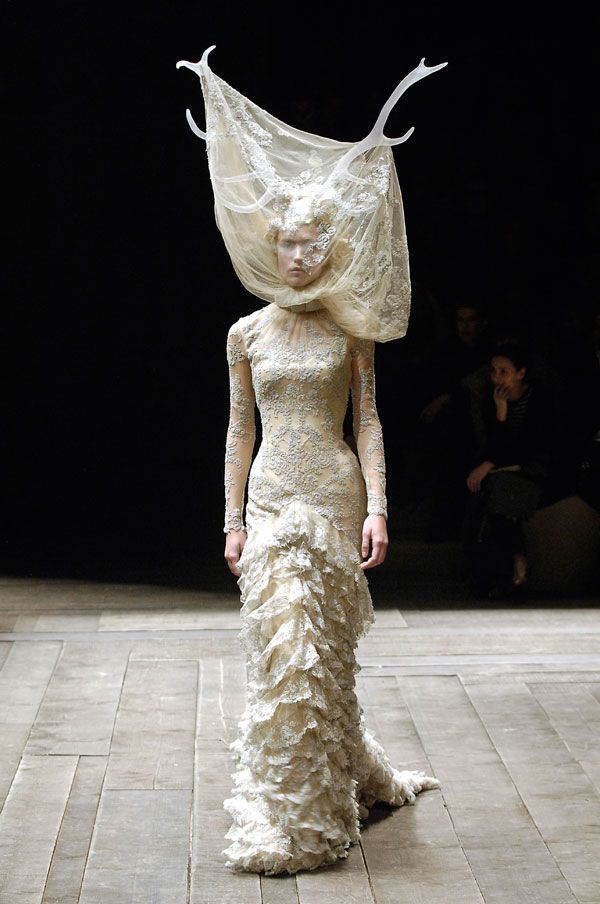 5._Tulle_and_lace_dress_with_veil_and_antlers_Widows_of_Culloden_AW_2006-07._Model_Raquel_Zimmermann_Viva_London